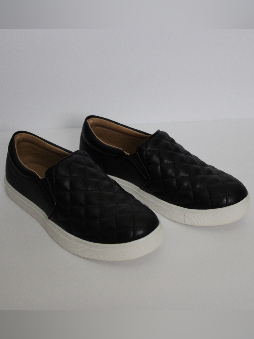 STQ Black Quilted Slip-On Sneakers Women’s Size 7 Memory Foam Comfort Casual